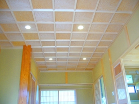 玄関ホールの天井です。