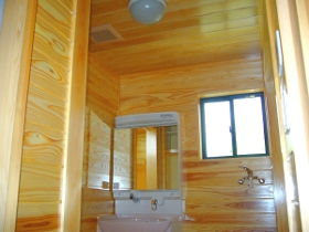 全面板張りの洗面脱衣室です。