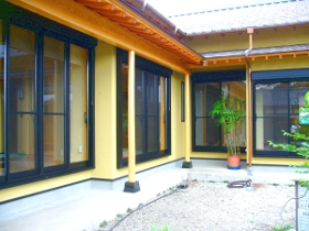 外観 正面の中央付近