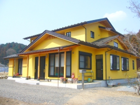 南東方向から見た外観です。