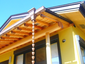 丸桁・丸柱を使った ひさし です。